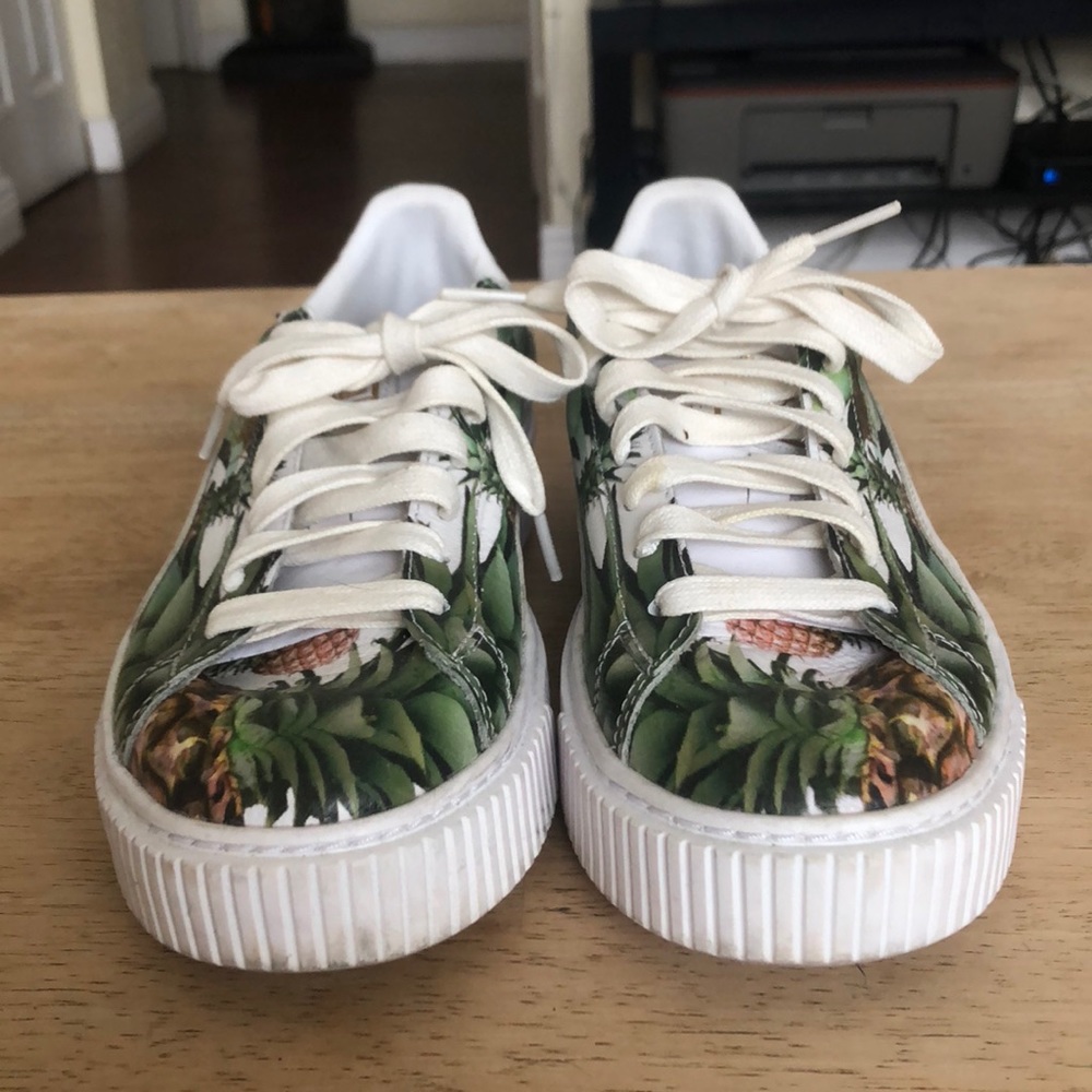 Puma sneakers size 6.5 green printed - Picture 2 of 5